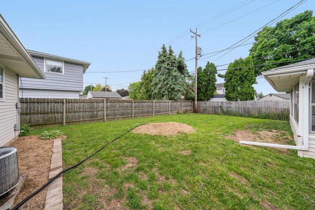 1500 E LINDBERGH STREET, Appleton, WI 54911