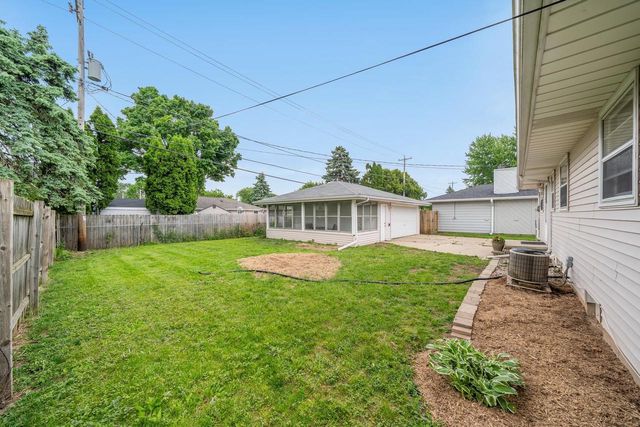 1500 E LINDBERGH STREET, Appleton, WI 54911