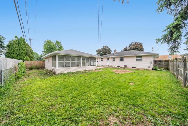 1500 E LINDBERGH STREET, Appleton, WI 54911