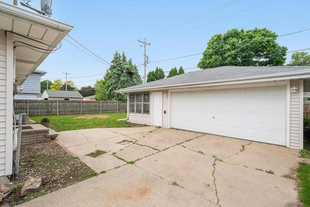 1500 E LINDBERGH STREET, Appleton, WI 54911