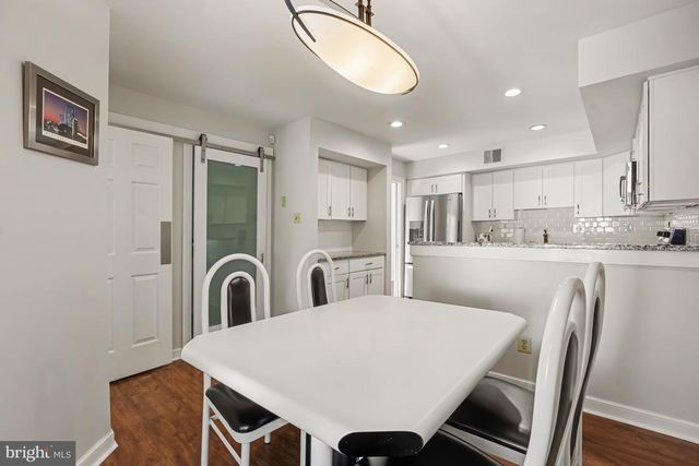 944 HEDGEROW CT, Blue Bell, PA 19422