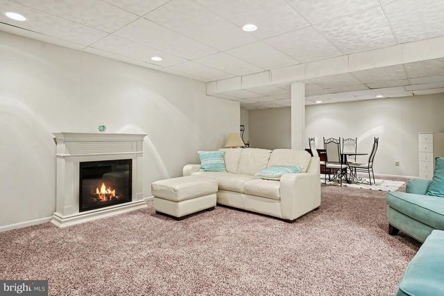 944 HEDGEROW CT, Blue Bell, PA 19422