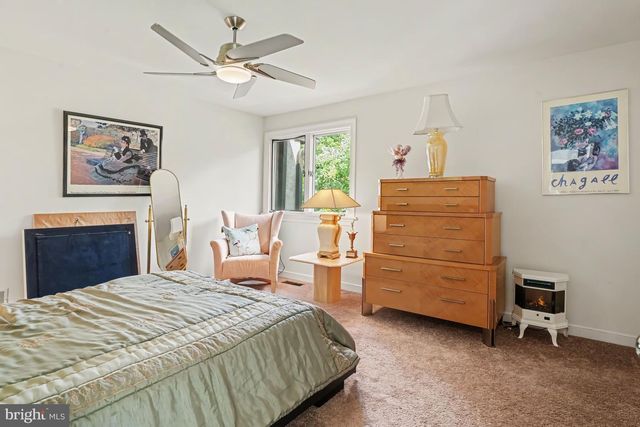 944 HEDGEROW CT, Blue Bell, PA 19422