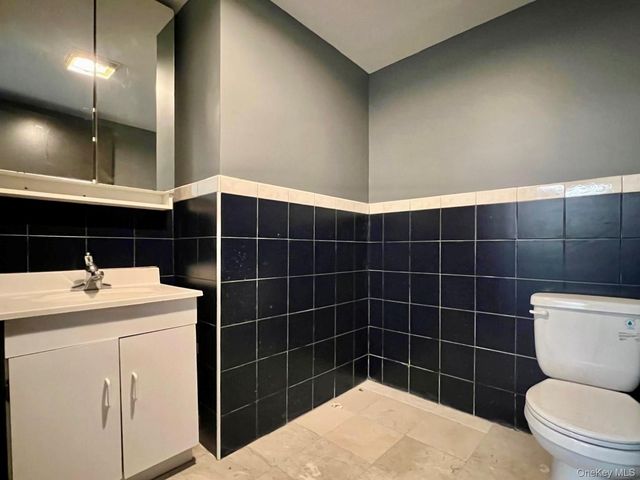 18-17 42 Street 2, Astoria, NY 11105