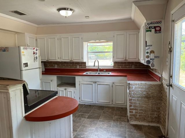 2525 Oakwood Terrace, Haltom City, TX 76117