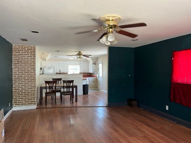 2525 Oakwood Terrace, Haltom City, TX 76117
