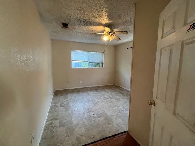 2525 Oakwood Terrace, Haltom City, TX 76117