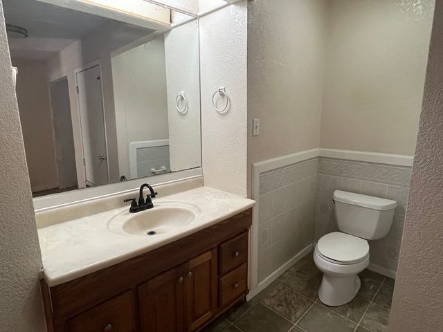 2525 Oakwood Terrace, Haltom City, TX 76117