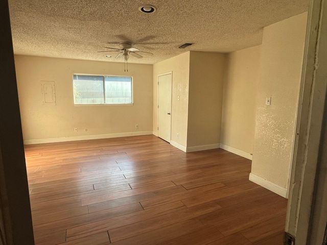 2525 Oakwood Terrace, Haltom City, TX 76117