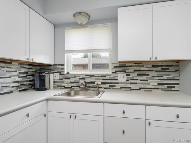 29242 Barkley Street, Livonia, MI 48154