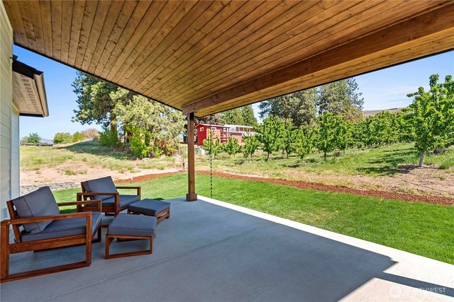 3233 NW Brianna Avenue, East Wenatchee, WA 98802