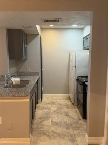 3919 Fairmont Parkway 205, Pasadena, TX 77504