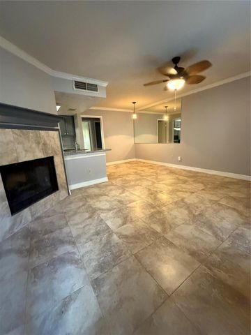 3919 Fairmont Parkway 205, Pasadena, TX 77504