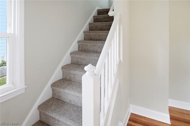 119 Monroe Avenue, Cuyahoga Falls, OH 44221