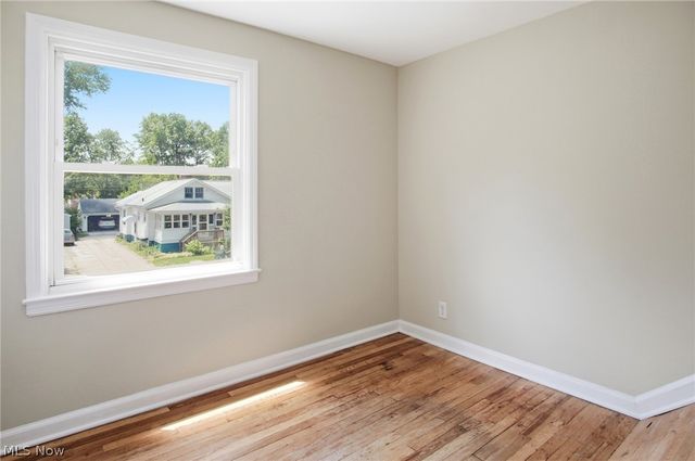 119 Monroe Avenue, Cuyahoga Falls, OH 44221