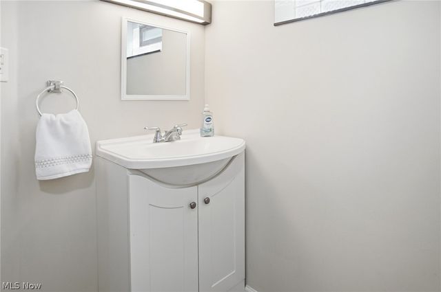 119 Monroe Avenue, Cuyahoga Falls, OH 44221