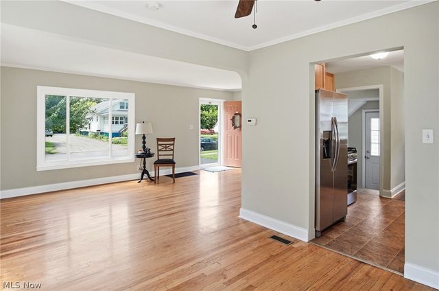 119 Monroe Avenue, Cuyahoga Falls, OH 44221
