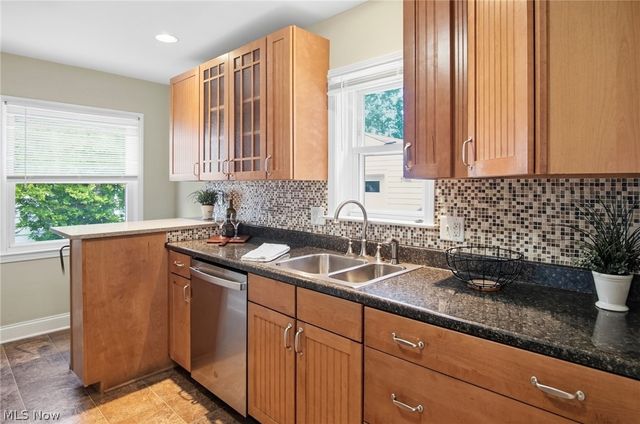 119 Monroe Avenue, Cuyahoga Falls, OH 44221