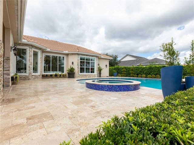4950 E Sterling Ranch Circle, Davie, FL 33314