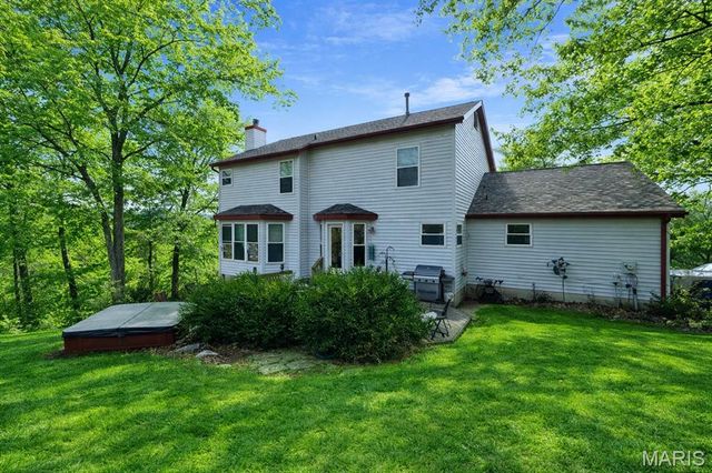 5839 Brookstone Terrace Drive, Oakville, MO 63129