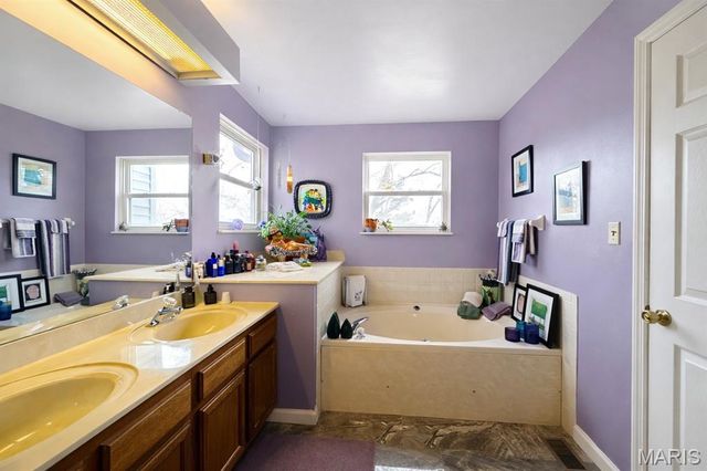 5839 Brookstone Terrace Drive, Oakville, MO 63129