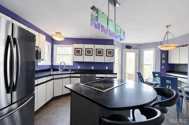 5839 Brookstone Terrace Drive, Oakville, MO 63129