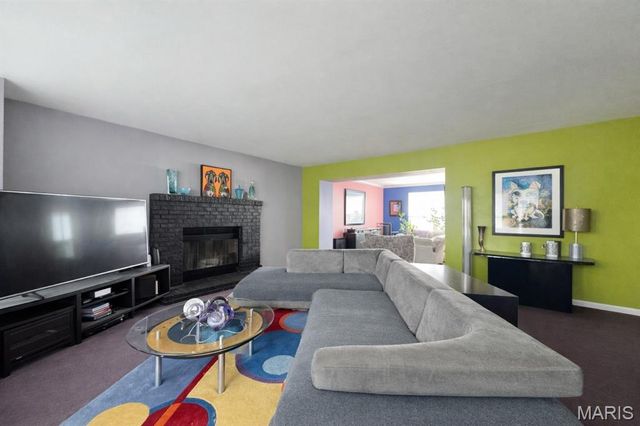 5839 Brookstone Terrace Drive, Oakville, MO 63129