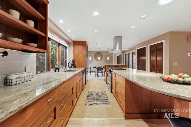 1945 S Creekside Ln, Boise, ID 83706