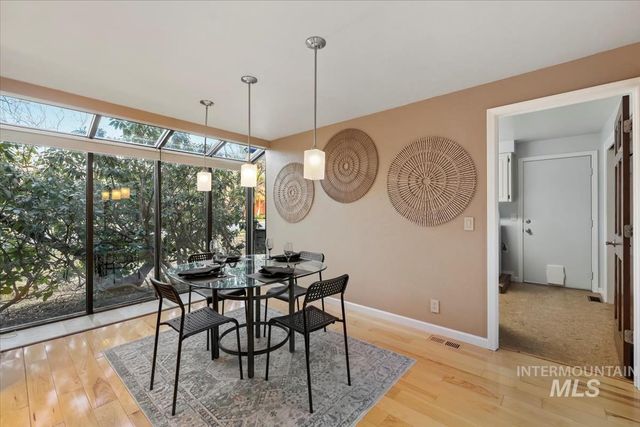 1945 S Creekside Ln, Boise, ID 83706