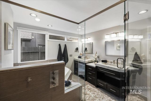 1945 S Creekside Ln, Boise, ID 83706