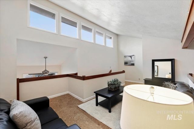 1945 S Creekside Ln, Boise, ID 83706