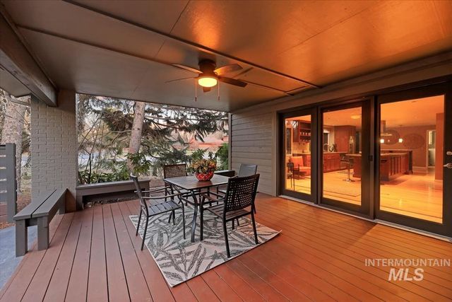 1945 S Creekside Ln, Boise, ID 83706