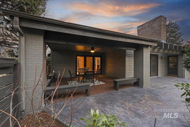 1945 S Creekside Ln, Boise, ID 83706