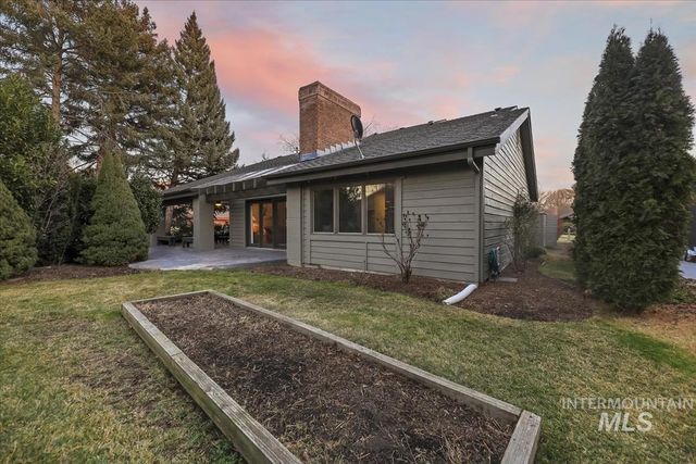 1945 S Creekside Ln, Boise, ID 83706