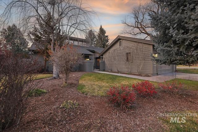 1945 S Creekside Ln, Boise, ID 83706
