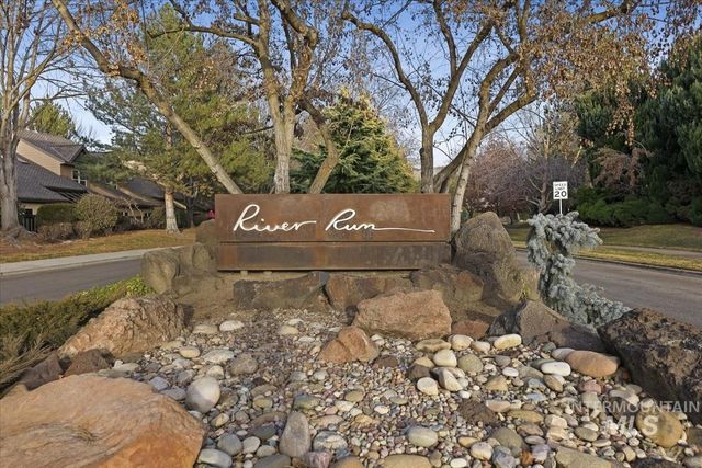 1945 S Creekside Ln, Boise, ID 83706