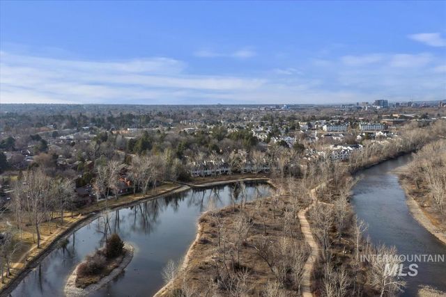 1945 S Creekside Ln, Boise, ID 83706