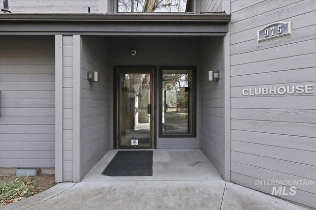 1945 S Creekside Ln, Boise, ID 83706