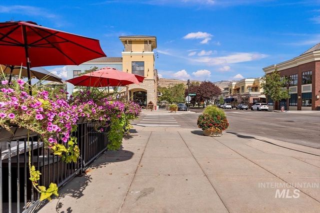 1945 S Creekside Ln, Boise, ID 83706