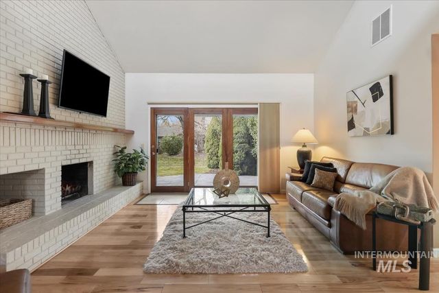 1945 S Creekside Ln, Boise, ID 83706