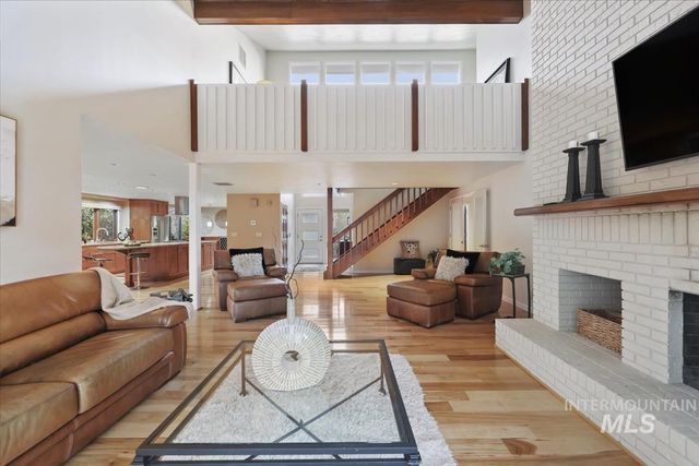 1945 S Creekside Ln, Boise, ID 83706