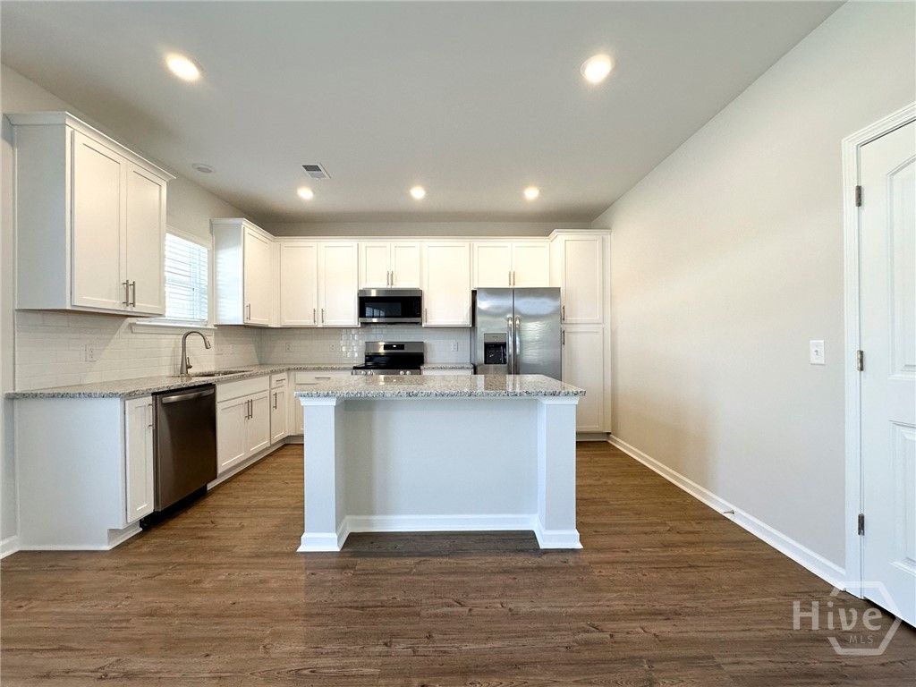Image 6 of property listing at 104 Fenway Street, Savannah, GA 31407