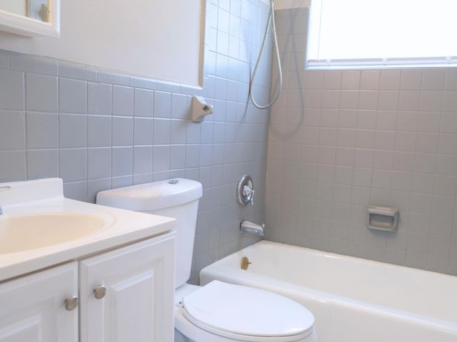 401 SILVER BEACH Road A, Riviera Beach, FL 33404