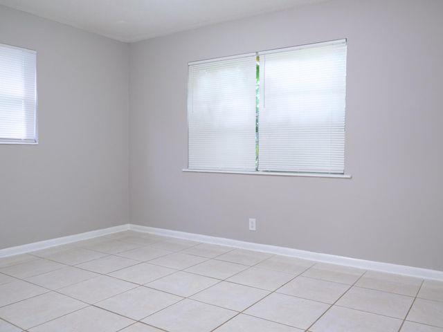 401 SILVER BEACH Road A, Riviera Beach, FL 33404