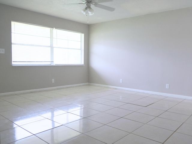 401 SILVER BEACH Road A, Riviera Beach, FL 33404