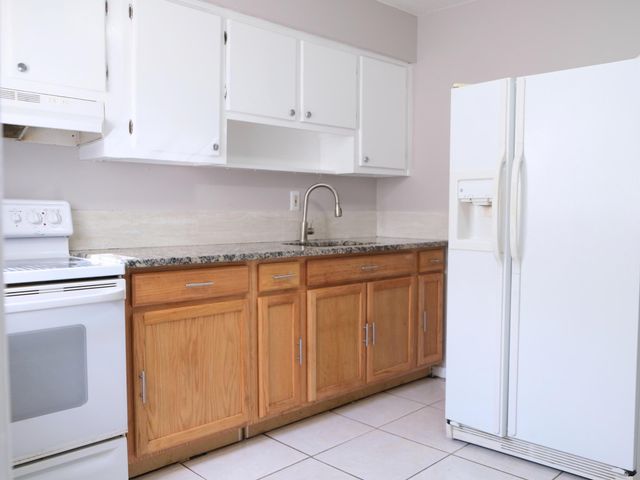401 SILVER BEACH Road A, Riviera Beach, FL 33404