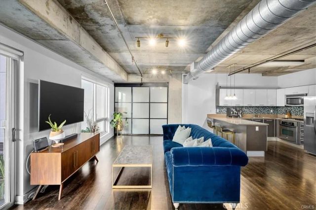 645 W 9th 317, Los Angeles, CA 90015