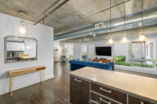 645 W 9th 317, Los Angeles, CA 90015