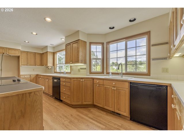 17799 Nw ELKCREST Ct, Portland, OR 97229