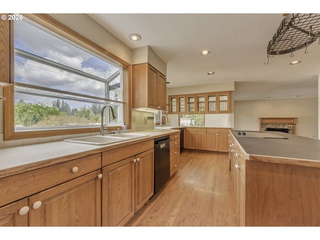 17799 Nw ELKCREST Ct, Portland, OR 97229
